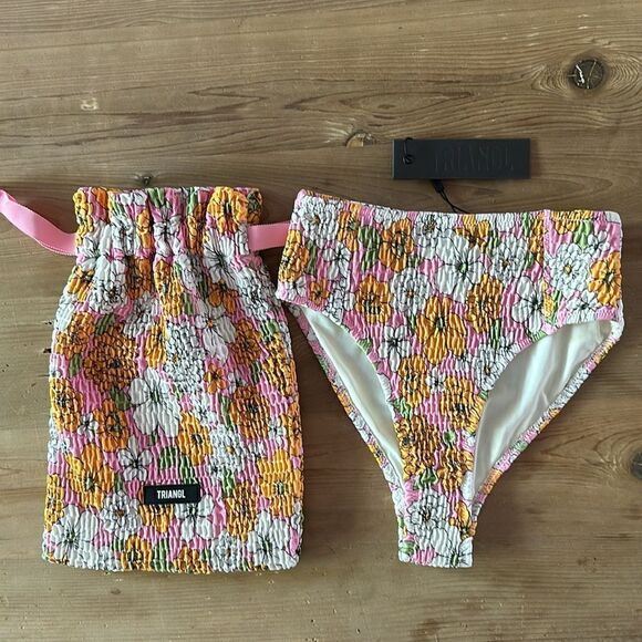 TRIANGL BOTTOM ONLY HIGH WAIST INCLUDES BAG NEW WITH TAGS - Picture 1 of 5